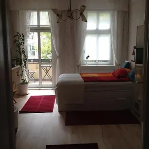 https://appartement-am-tegeler-see.find-berlin-hotels.com